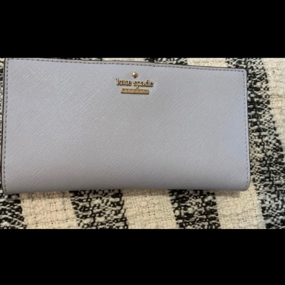 ✨Gorgeous Kate Spade Bi-fold Wallet ✨